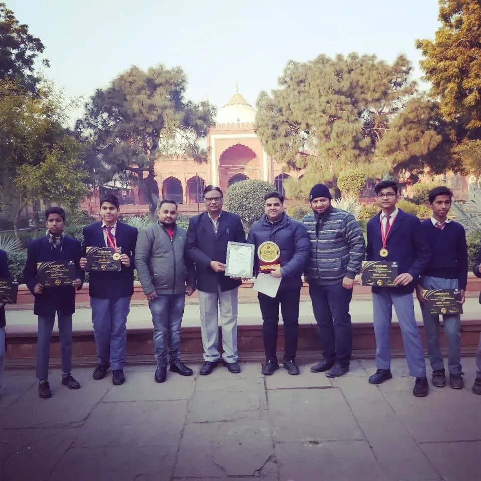 What is Quiz Hunt program which is run under CSDB.